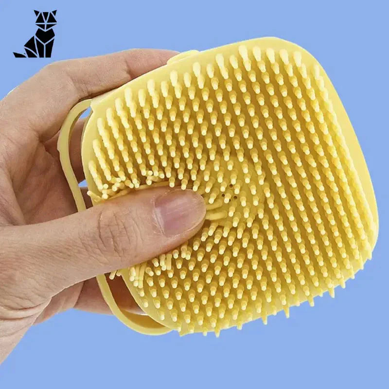 Main tenant DouceurPelage™ grooming brosse pour la toilette des animaux de compagnie