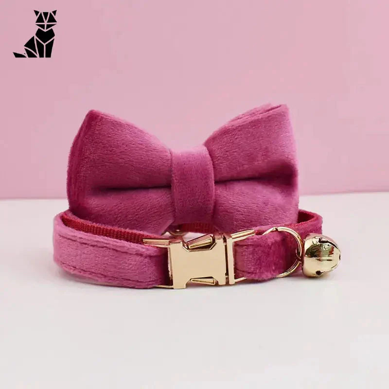 Collier pour chat souple et personnalisable avec nœud papillon rose et boucle dorée pour plus de sécurité