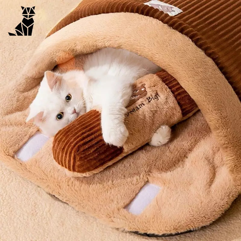 Chat confortable dans un couchage amovible - Cozy Winter Cat Bed