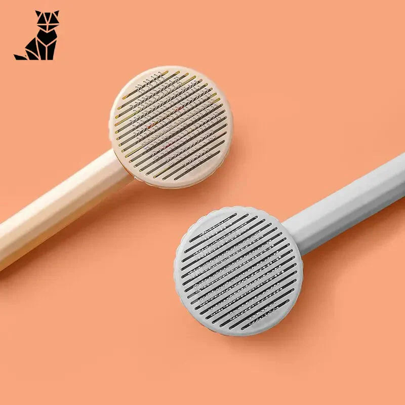Peigne à chat - Design ergonomique, toilettage essentiel, poils morts, spatule blanche et noire, manche en bois
